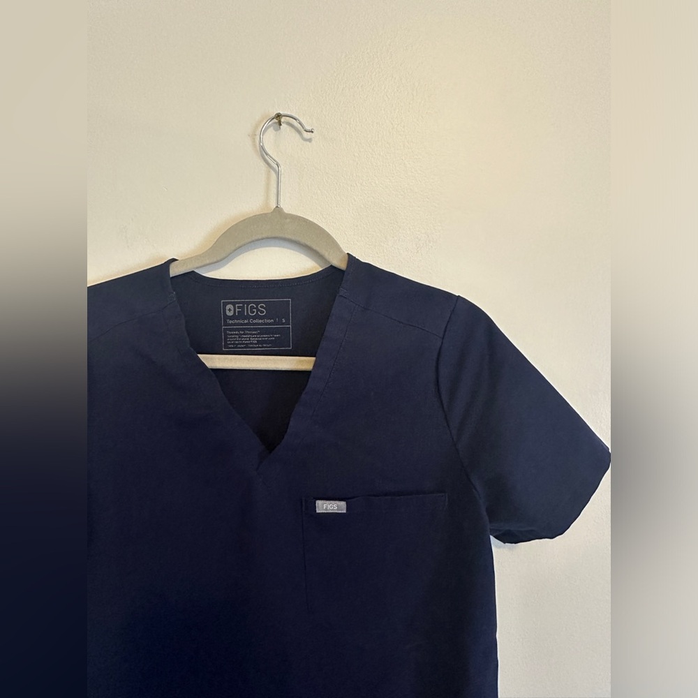 FIGS Catarina One Pocket Scrub Top